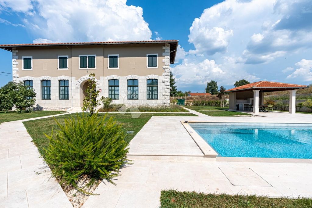 Maison de luxe à vendre à Porec, 2 990 000 €, Photo 1