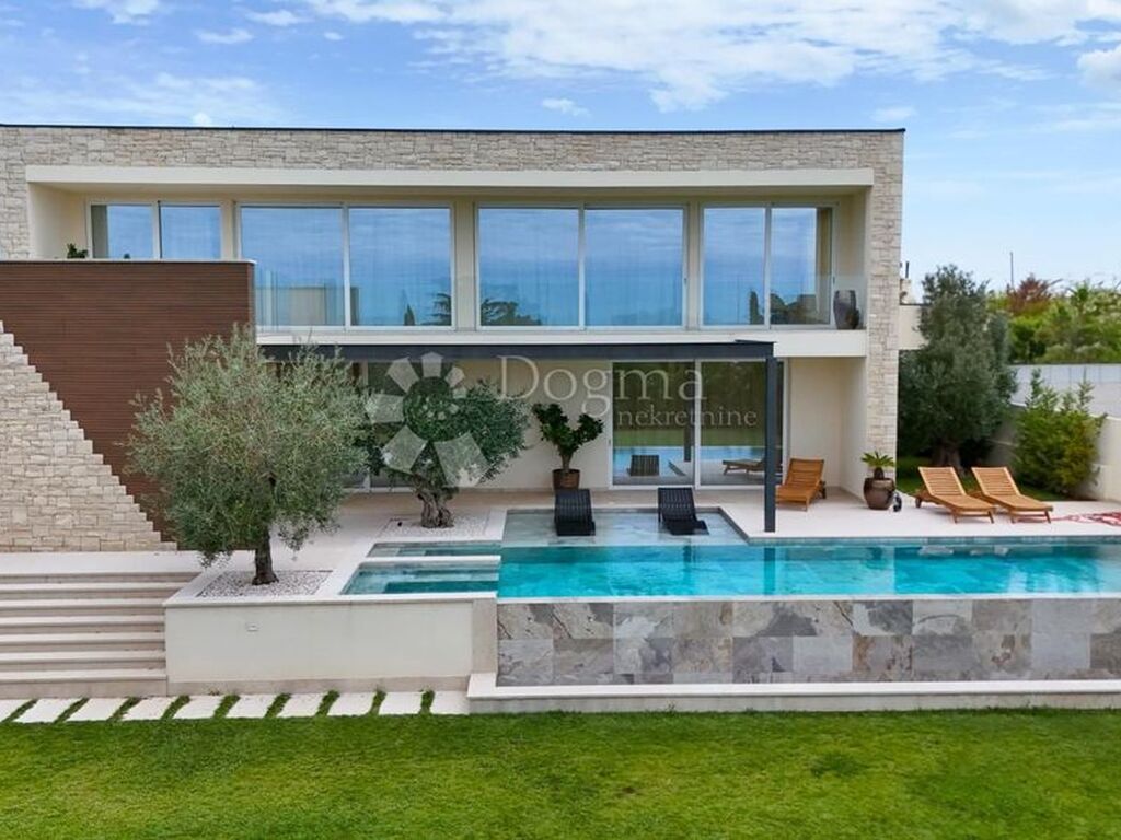Luxury House for sale in Kanfanar, 0 €, Photo 1