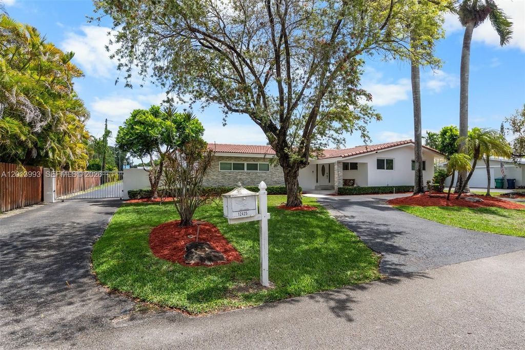 Luxury House for sale in Miami, 1 074 664 €, Photo 1