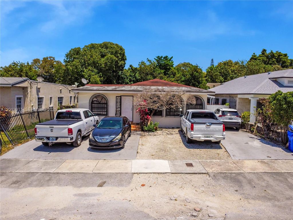 Maison de luxe à vendre à Miami, 598 476 €, Photo 1