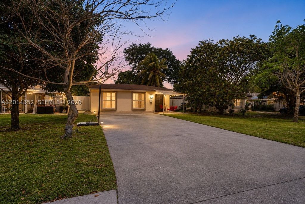 Maison de luxe à vendre à North Miami Beach, 485 515 €, Photo 1