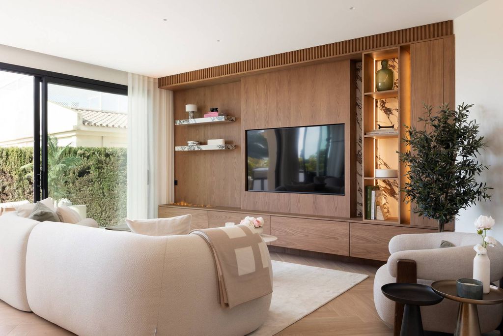Luxury House for sale in Marbella, 1 695 000 €, Photo 1