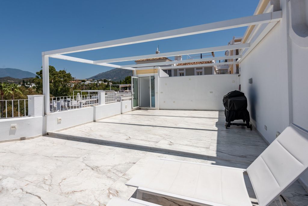 Maison de luxe à vendre à Nueva Andalucia, 875 000 €, Photo 2