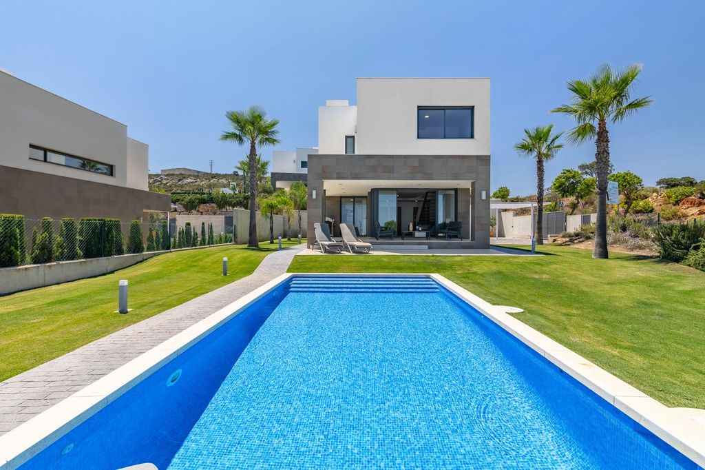 Luxury House for sale in Manilva, 1 150 000 €, Photo 2