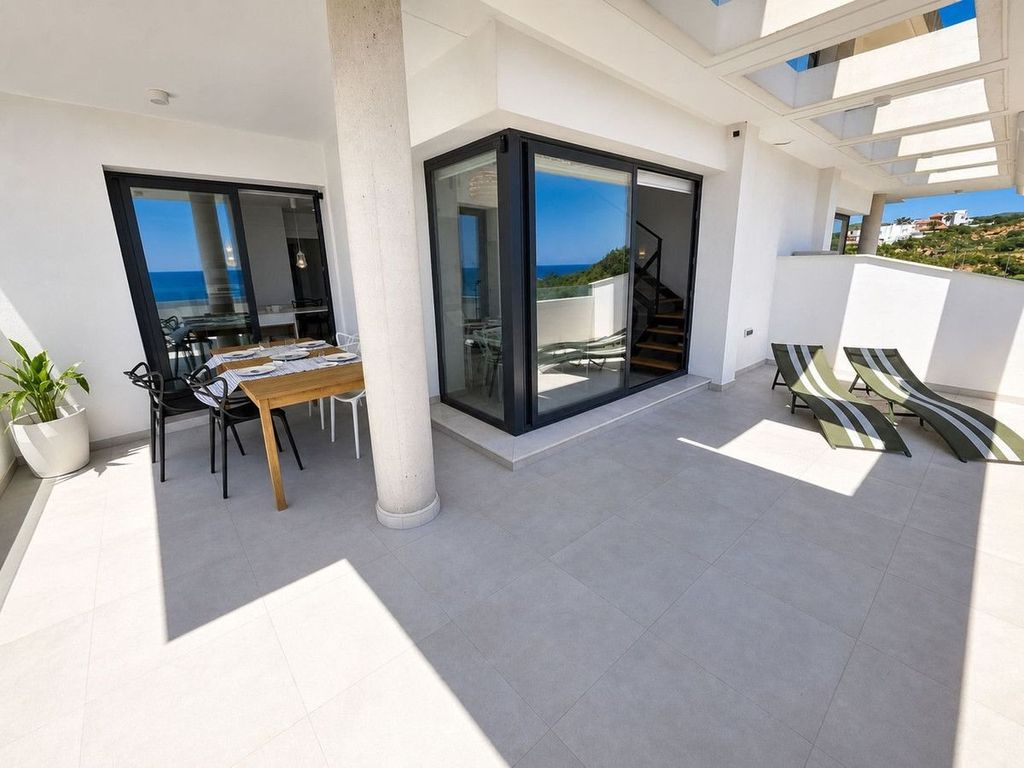 Luxury Apartment for sale in La Línea de La Concepción, 499 000 €, Photo 2