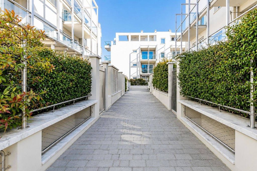 Luxury Apartment for sale in Massa, 689 000 €, Photo 6
