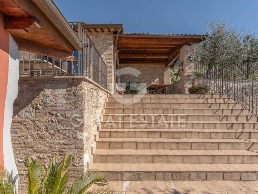 Luxury House for sale in Trevi, 560 000 €, Photo 4