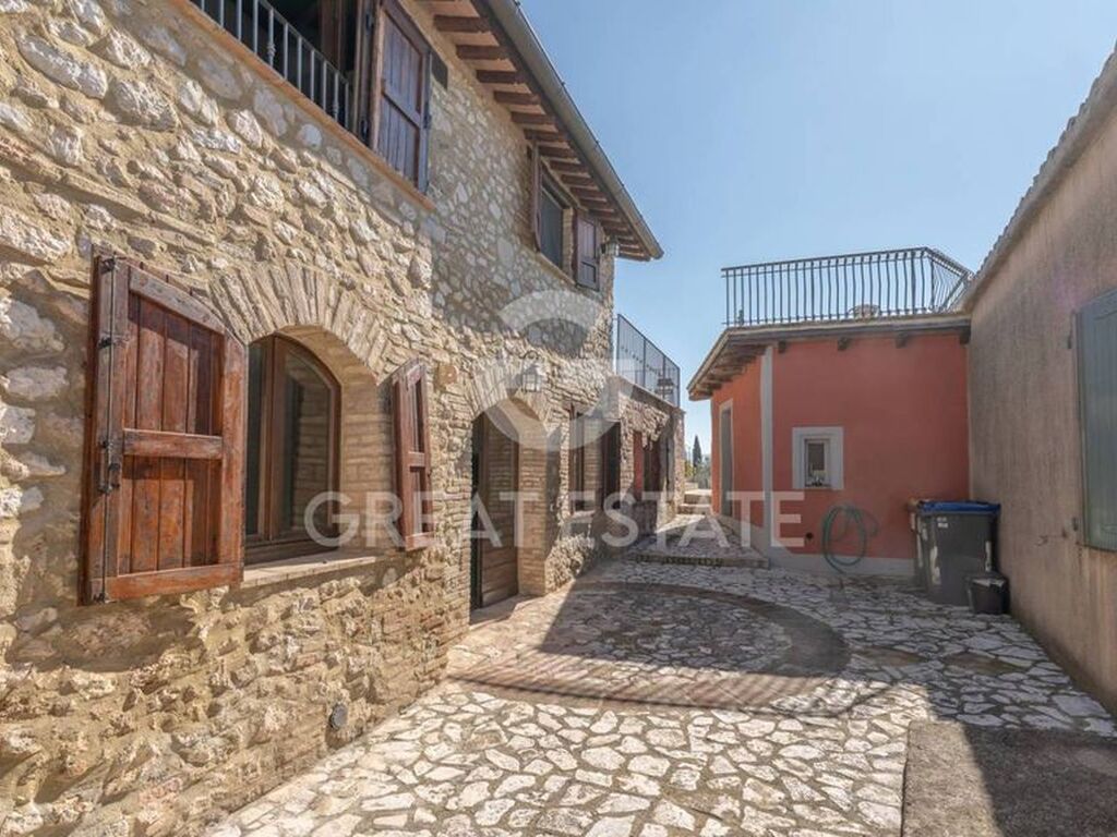 Luxury House for sale in Trevi, 560 000 €, Photo 5