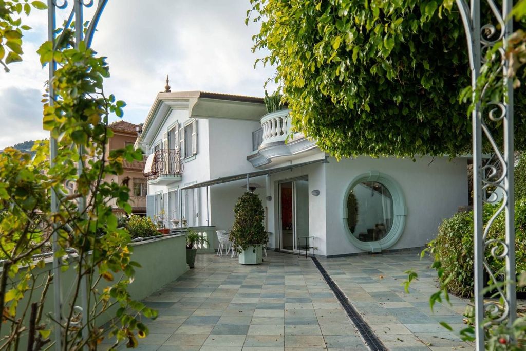 Luxury House for sale in Bordighera, 890 000 €, Photo 1
