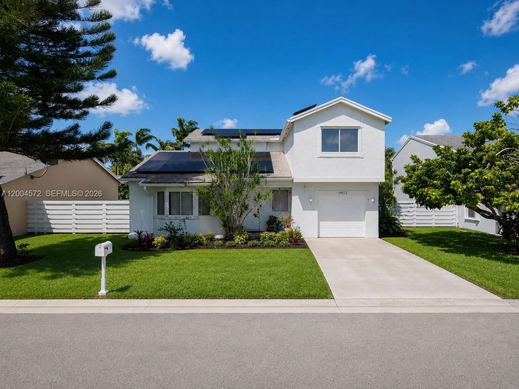 Luxury House for sale in Miami, 480 175 €, Photo 1