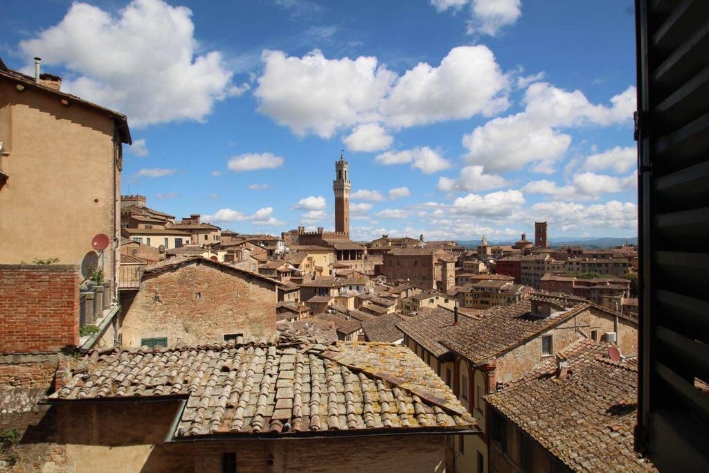 Luxury Apartment for sale in Siena, 850 000 €, Photo 1