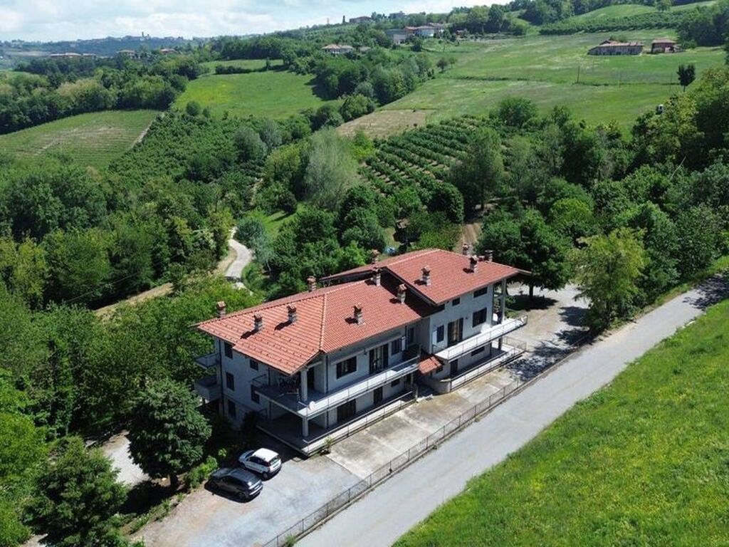 Luxury House for sale in Roddino, 1 059 000 €, Photo 2