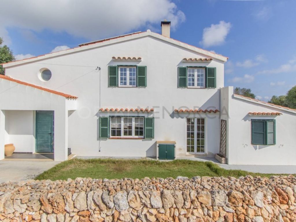 Luxury House for sale in Es Castell, 690 000 €, Photo 1
