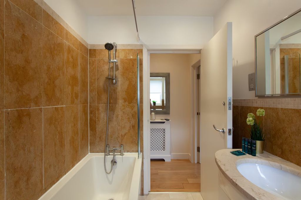 Luxury Apartment for sale in London, 865 000 €, Photo 4