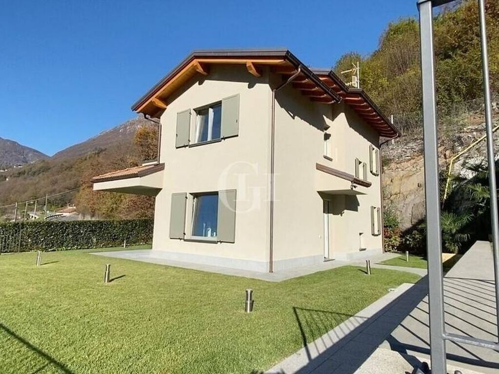 Maison de luxe à vendre à Carlazzo, 810 000 €, Photo 1