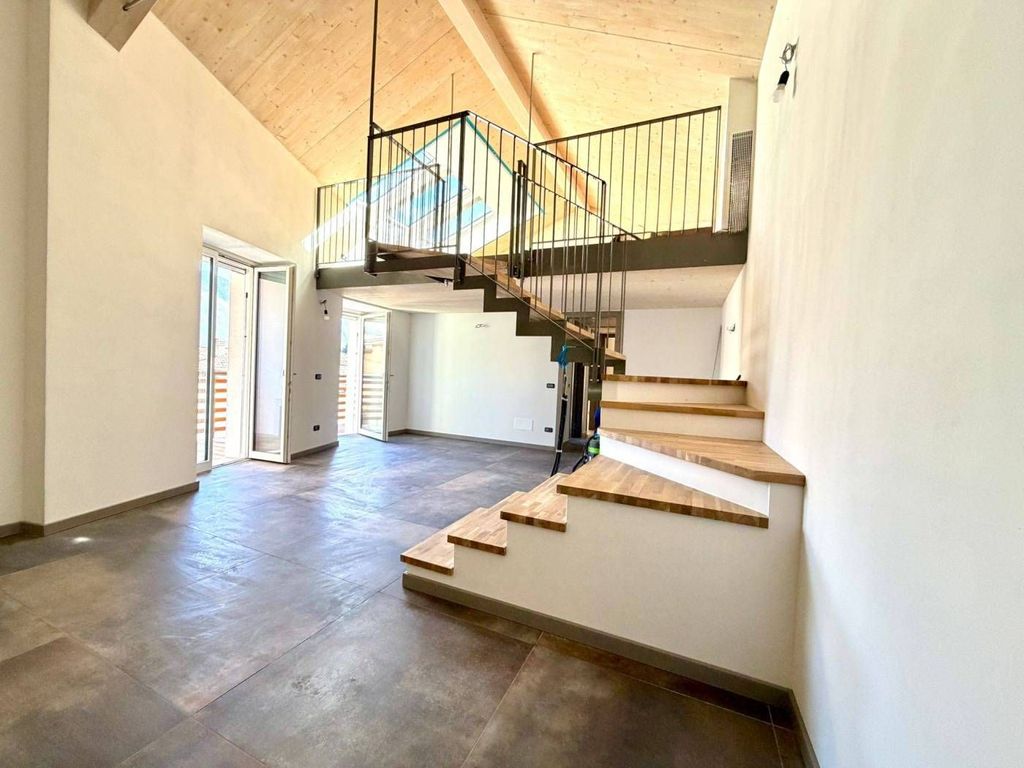 Luxury Apartment for sale in Riva Del Garda, 630 000 €, Photo 1