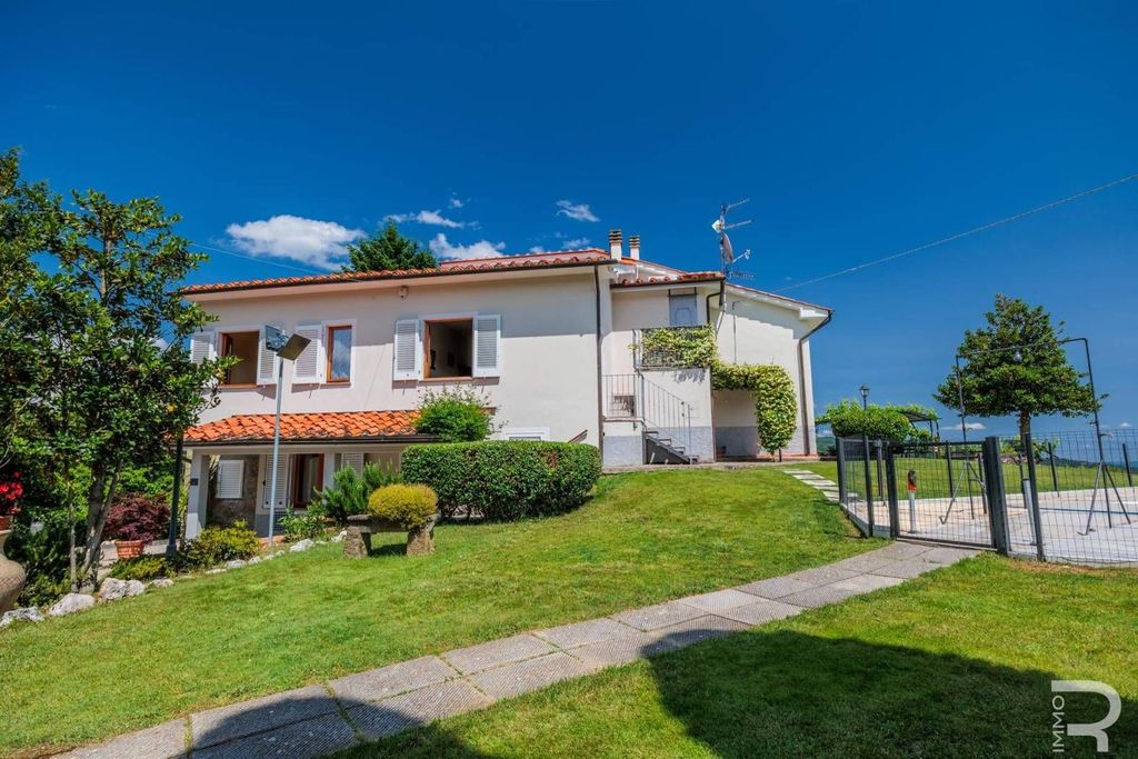 Luxury House for sale in Pescia, 850 000 €, Photo 1