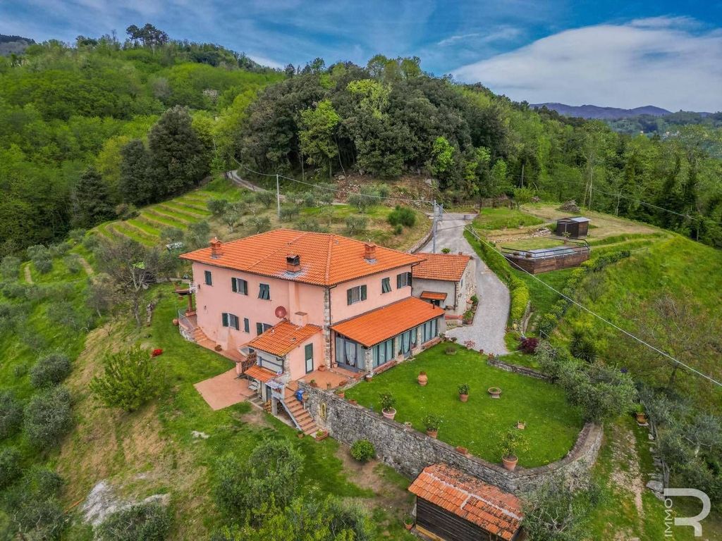 Luxury House for sale in Pescaglia, 1 200 000 €, Photo 1