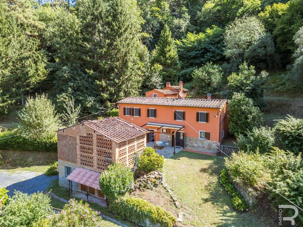 Luxury House for sale in Pescia, 560 000 €, Photo 1