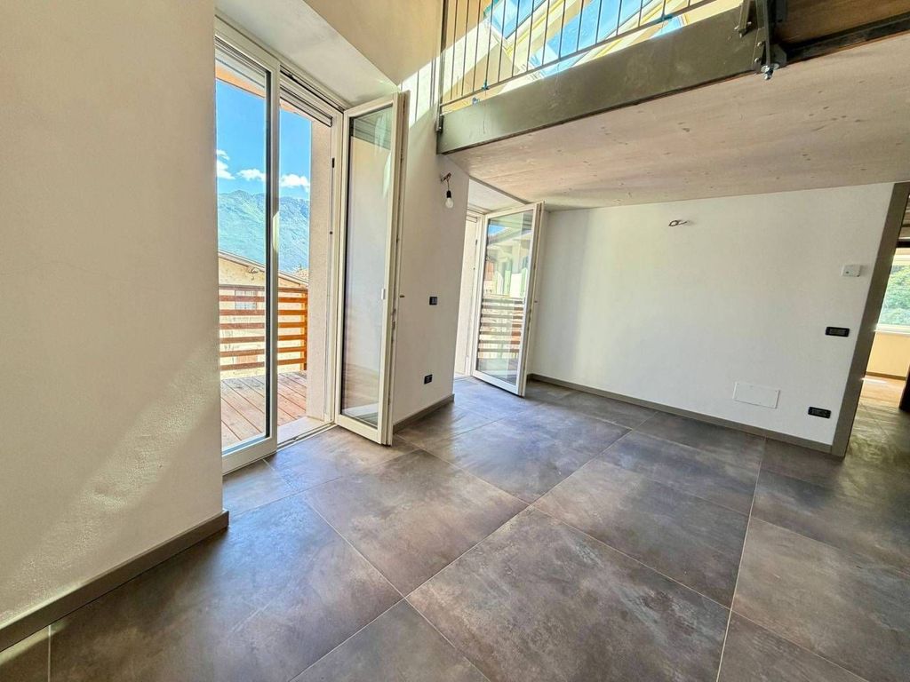 Luxury Apartment for sale in Riva Del Garda, 630 000 €, Photo 2
