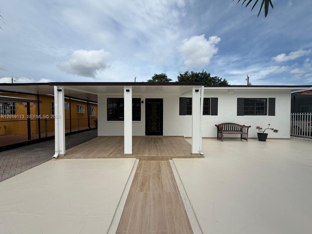 Luxury House for sale in Hialeah, 579 749 €, Photo 4