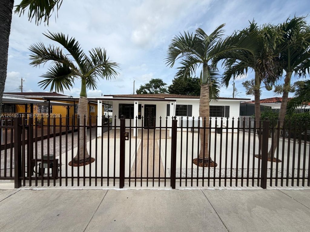 Luxury House for sale in Hialeah, 579 749 €, Photo 5