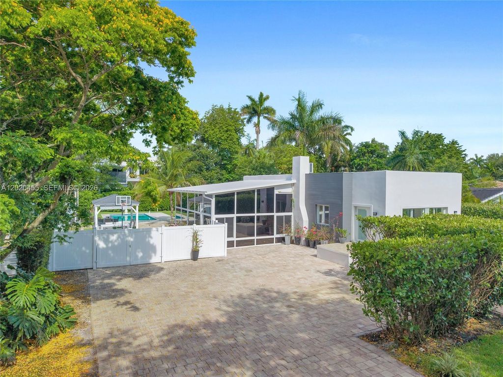 Luxury House for sale in Biscayne Park, 1 338 949 €, Photo 1