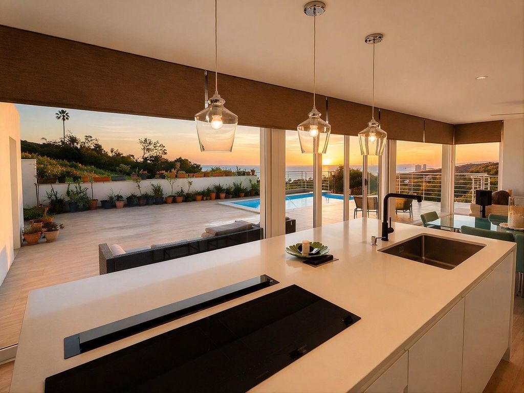 Luxury House for sale in Manilva, 650 000 €, Photo 2