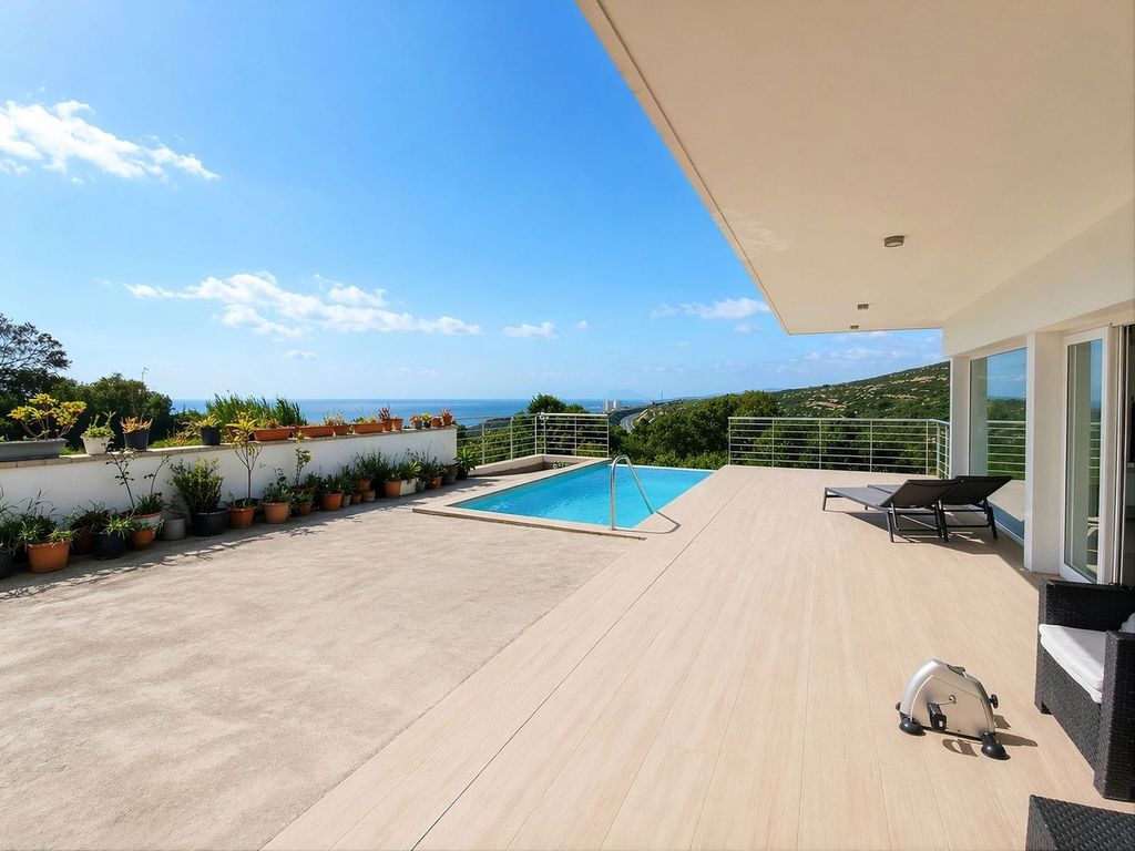 Luxury House for sale in Manilva, 650 000 €, Photo 5