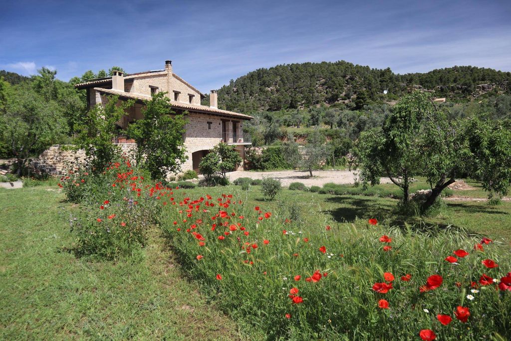 Luxury House for sale in La Fresneda, 599 000 €, Photo 1
