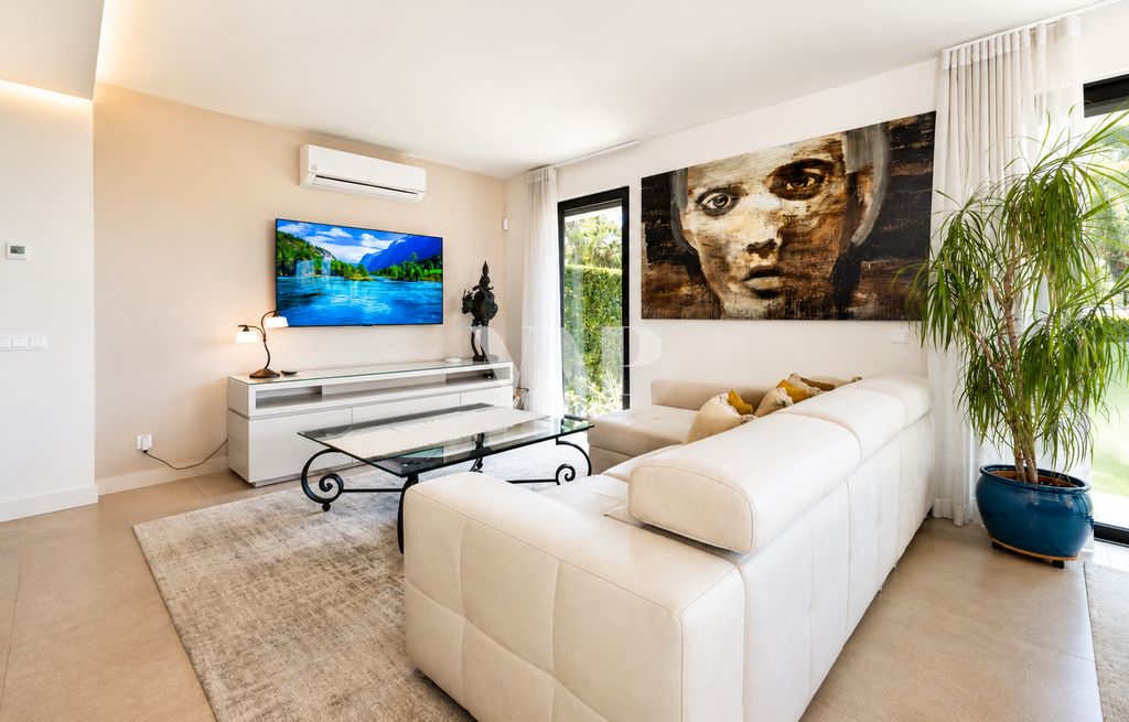 Luxury Apartment for sale in Quarteira, 725 000 €, Photo 2
