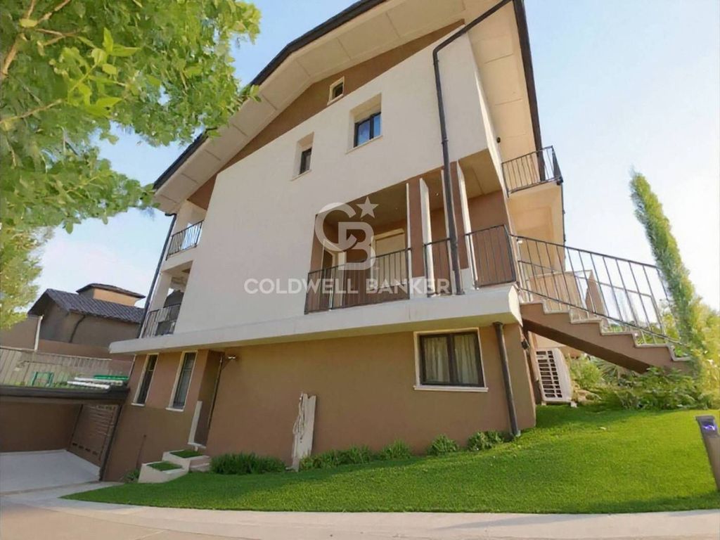 Luxury House for sale in Sirmione, 745 000 €, Photo 1