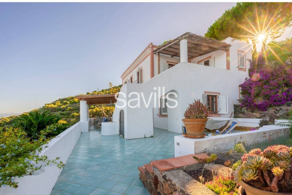 Luxury House for sale in Lipari, 575 000 €, Photo 1