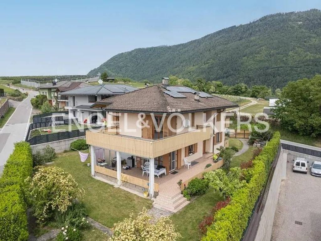 Maison de luxe à vendre à Tenna, 630 000 €, Photo 3