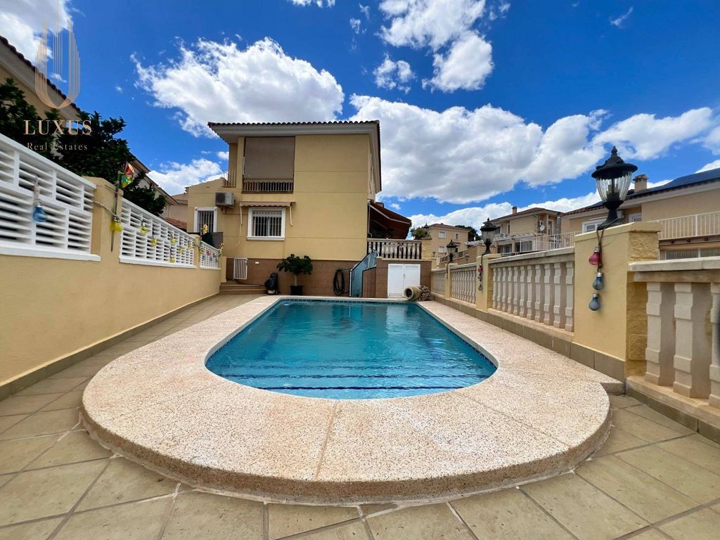 Maison de luxe à vendre à La Nucia, 550 000 €, Photo 1