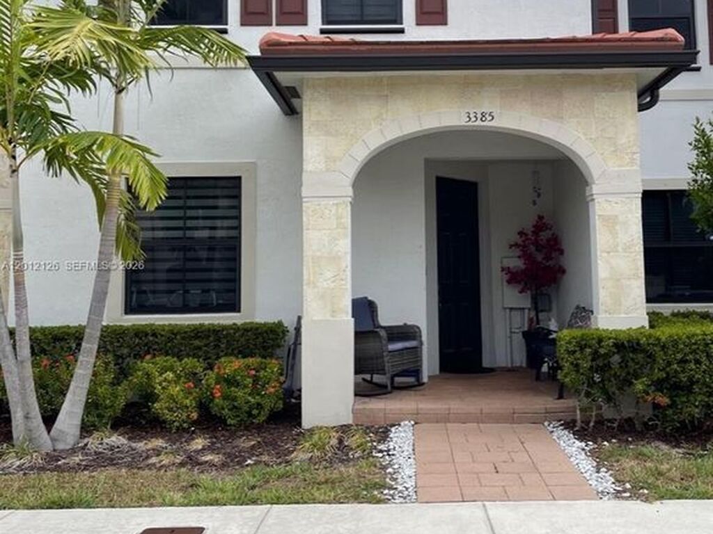 Luxury House for sale in Hialeah, 437 380 €, Photo 1