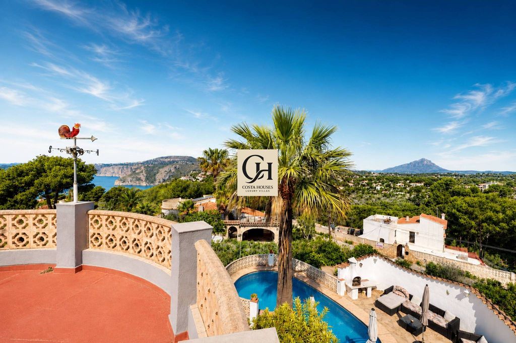 Luxury House for sale in Javea, 900 000 €, Photo 1
