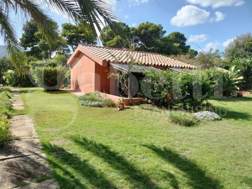 Luxury House for sale in Villasimius, 1 050 000 €, Photo 1