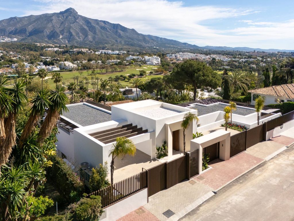 Luxury House for sale in Nueva Andalucia, 11 750 000 €, Photo 2
