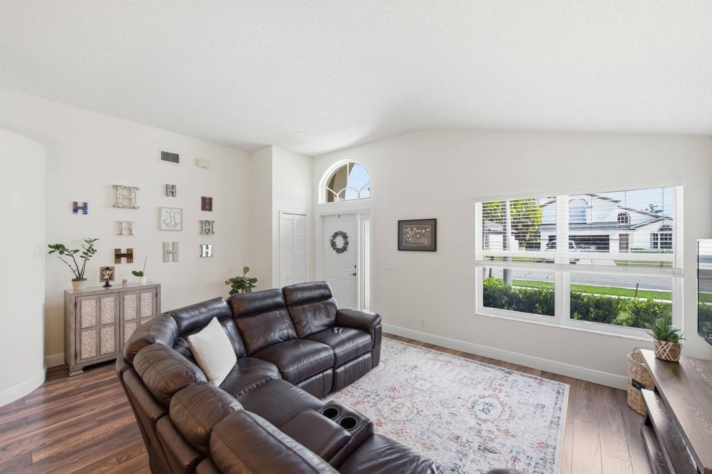 Luxury House for sale in Wellington, 473 627 €, Photo 3