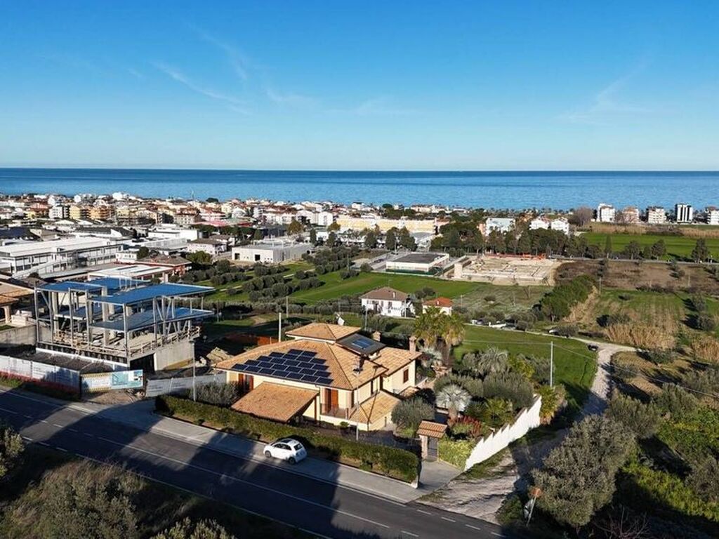 Maison de luxe à vendre à Tortoreto, 640 000 €, Photo 1