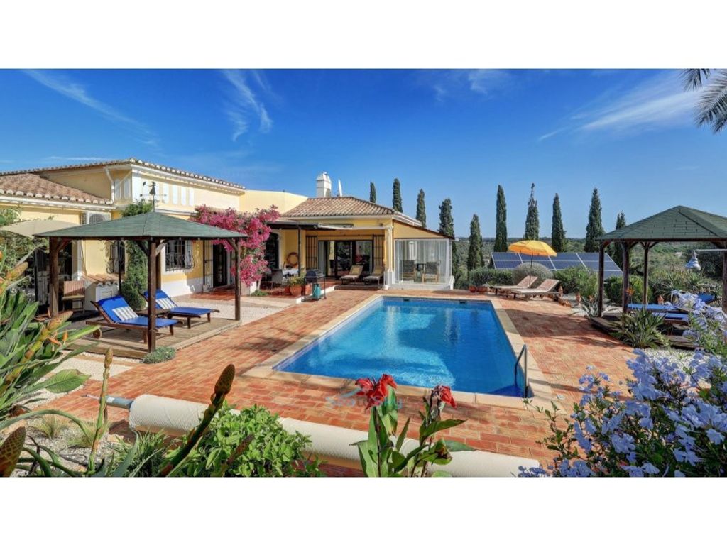 Luxury House for sale in Portimão, 895 000 €, Photo 1