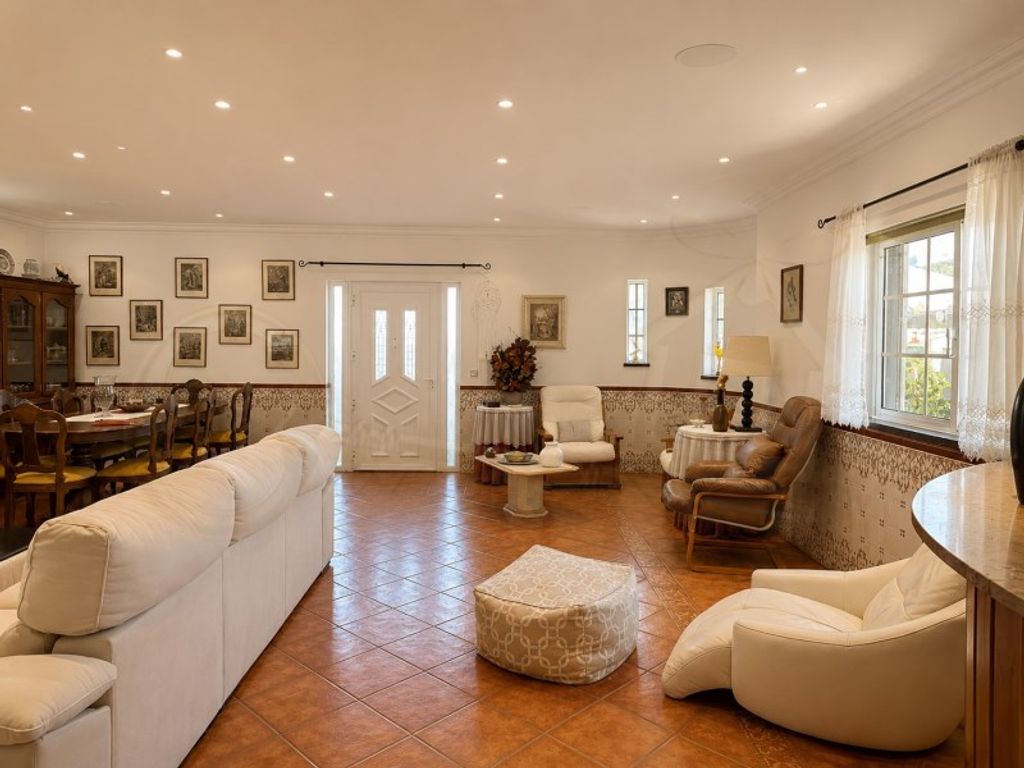 Luxury House for sale in Seixal, 420 000 €, Photo 1