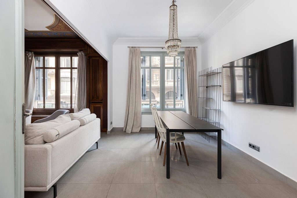 Luxury Apartment for sale in Barcelona, 810 000 €, Photo 3