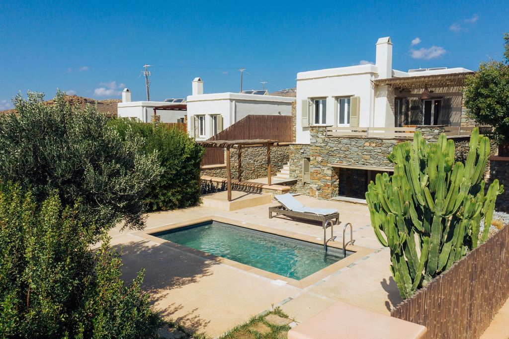 Luxury House for sale in Tínos, 670 000 €, Photo 1