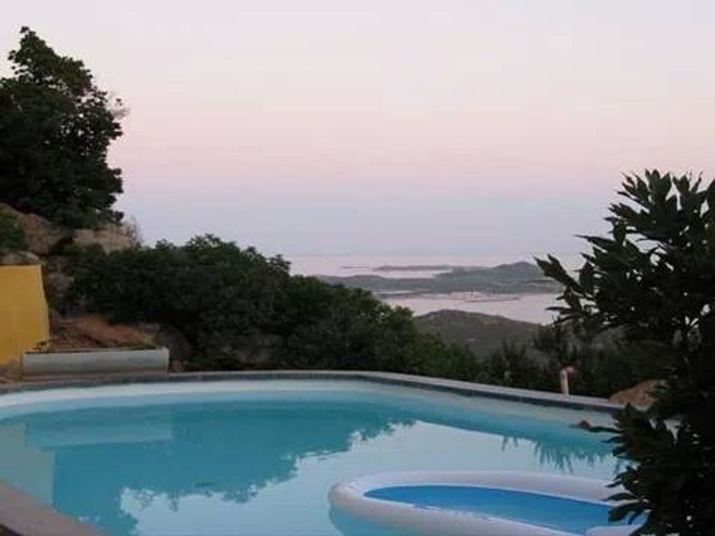 Luxury House for sale in Villasimius, 1 100 000 €, Photo 1