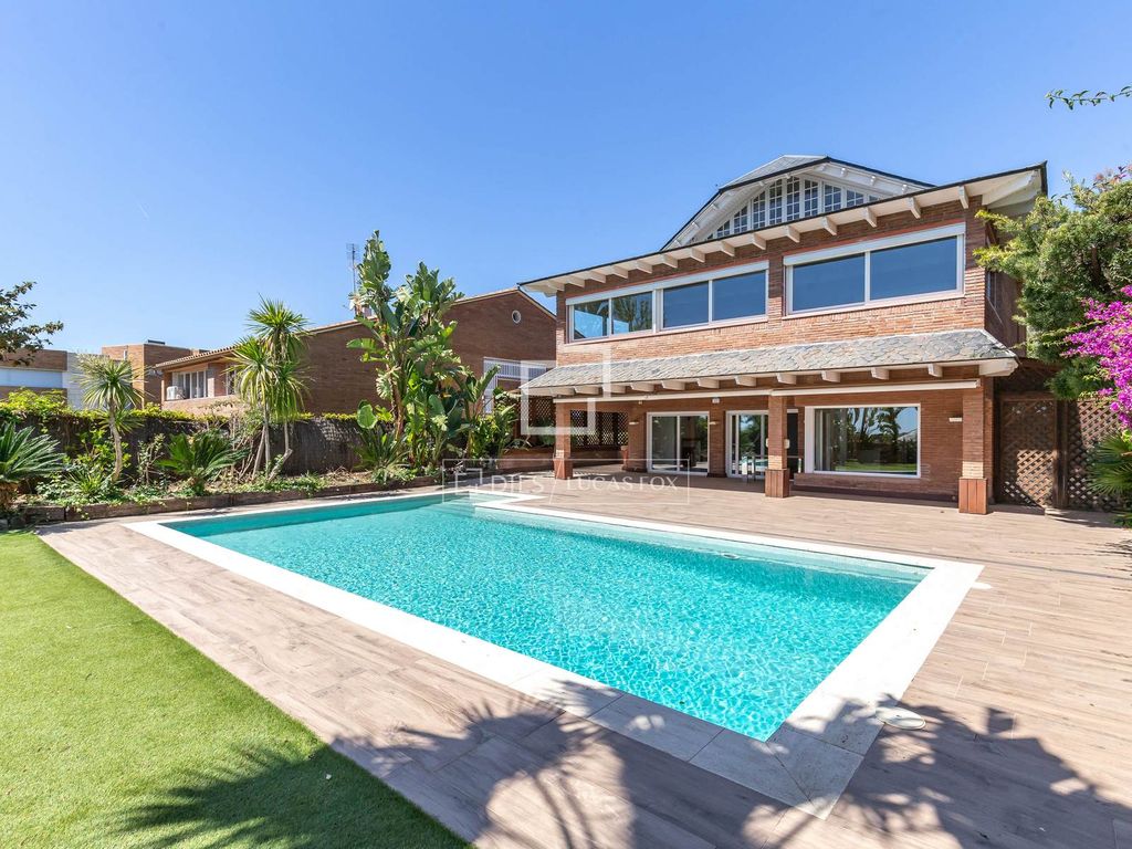 Luxury House for sale in Sant Just Desvern, 2 150 000 €, Photo 1