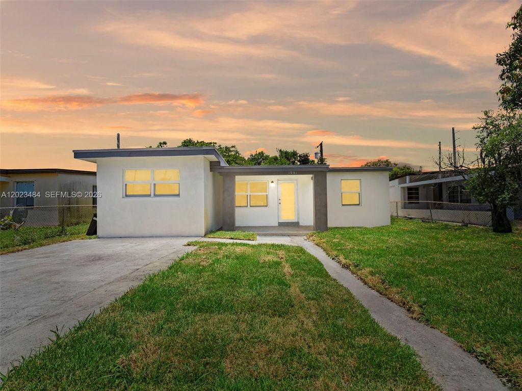 Maison de luxe à vendre à Opa-Locka North  (Historical), 455 936 €, Photo 1