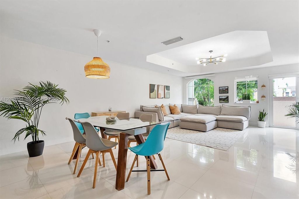 Maison de luxe à vendre à Aventura, 601 433 €, Photo 1