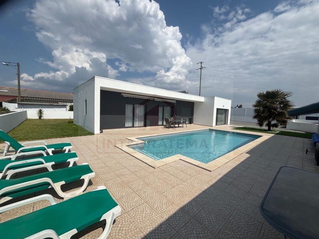 Luxury House for sale in Alcobaça, 470 000 €, Photo 1